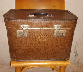 retro kufr + kufr na vařič + přepravky - 4