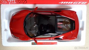 Ferrari 488 GTB červená/černá 1:18 Bburago Signature - 4