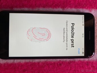 iPhone 8 64 GB + krabička - 4