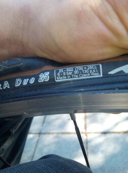 Přední kolo Mavic aksium 622x17c; plášt Tufo comptura duo 25 - 4