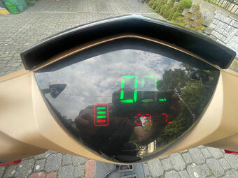 Prodám e fichtl zlatá metalíza - nájezd 57 km - 4