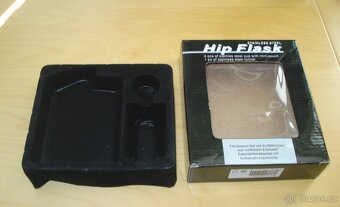 Placatka s trychtýřem, 4 poháry v pouzdře. - 4