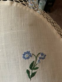 Sada starých ručně vyšívaných deček na chalupu - 4