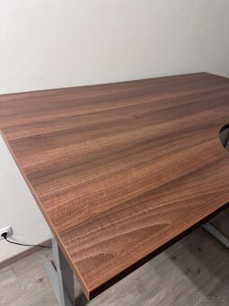 ELEKTRICKY VÝŠKOVĚ NASTAVITELNÝ STŮL - 4