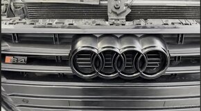 Znak na vozy(Logo na vozy Audi ) Černá , Chromová - 4
