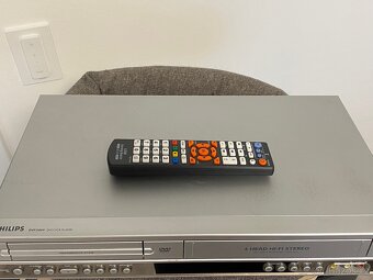 Kvalitní combo VHS a DVD přehrávač PHILIPS DVP3100V - 4