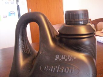 Prodám motorový olej Carlson 5w-30 - 4