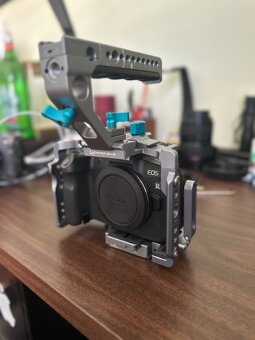 Canon EOS R - 4