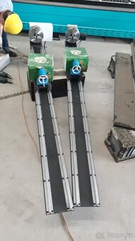 CNC frézka, 2x vřeteno, 2x 4tá osa - 4