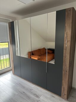 Šatní skříň (zrcadlo) - 4