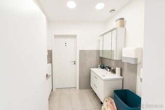 Prodej komerčního prostoru 34 m2 + parkovací stání - 4