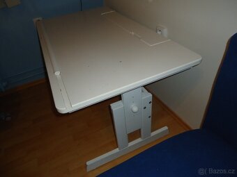 Dětský rostoucí psací stůl s polohovatelnou deskou - 4