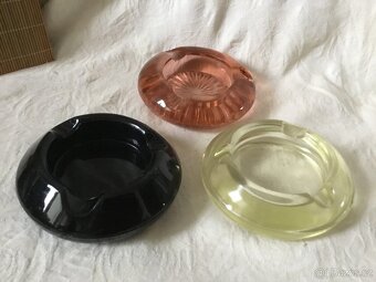 masivni dobovy popelnik 5 druhu - 4