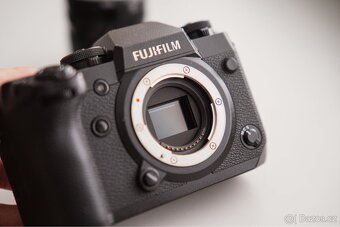 Fujifilm X-H1 + XF 18-55mm f/2.8-4.0 + BATTERY GRIP ZDARMA - 4