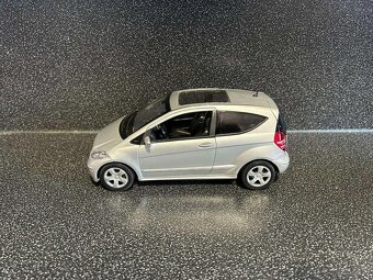 Mercedes Benz A W169 1:18 - 4