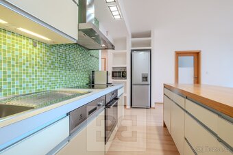Prostorný byt 2+kk, 52m2 s balkonem a garážovým stáním – Záb - 4