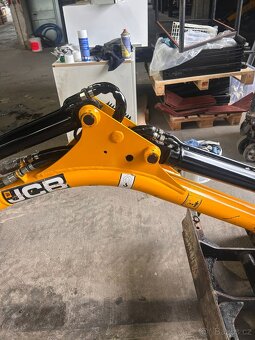 Prodám JCB 8008 CTS - 4