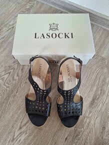 Cerne kozene sandalky na klinku Lasocki - 4