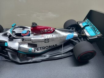 F1 MERCEDES W13 RUSSELL 1.WIN GP BRAZIL 2022 MINICHAMPS 1:18 - 4