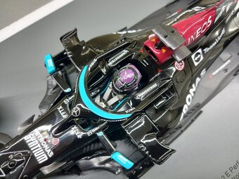 F1 MERCEDES W12 HAMILTON VÍTĚZ GP RUSKA 2021 SPARK 1:18 - 4