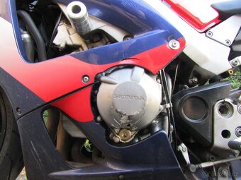Honda CBR 900RR SC44 - 4