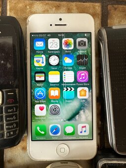 Sada 11 Starých Mobilních Telefonů - 4