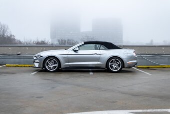 Ford Mustang - 4