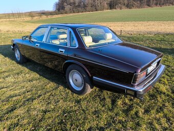 Daimler Double Six Jaguar 6.0V12 XJ81 - 4