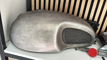Nádrž Triumph Thruxton 1200 - 4