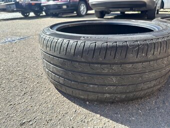 Pirelli Cinturato P7 235/40/19 - 4
