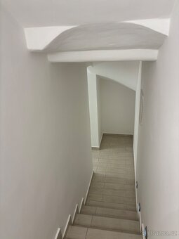 STUDENTSKÉ BYDLENÍ - 4