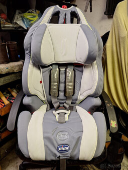 2ks dětských autosedaček 9-36kg Chicco Neptune - 4