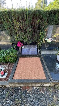 hrobové místo s mramorovou knihou -Brno Ústřední hřbitov - 4