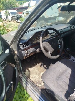 Mercedes w 124 250D - 4