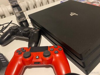 PlayStation 4 Pro + příslušenství - 4
