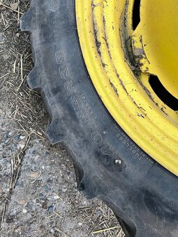 Kultivační kola JohnDeere - 4