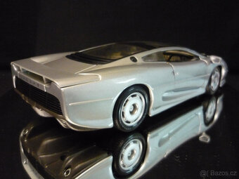 Jaguar XJ220 stříbrný Maisto 1/18 - 4