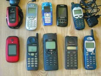 Sbírka mobilních telefonů - 4