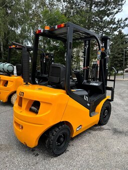 Nový - Vysokozdvižný vozík UN FD25 2.5t diesel - 4