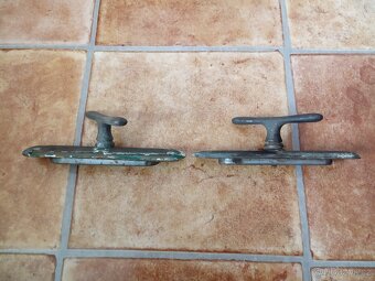 Staré okenní kování - 4