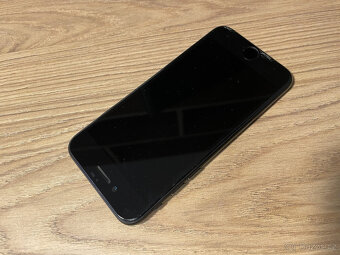 Apple iPhone SE 2020 128 GB, černý - 4
