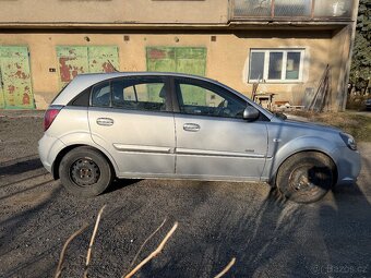 Kia Rio - 4