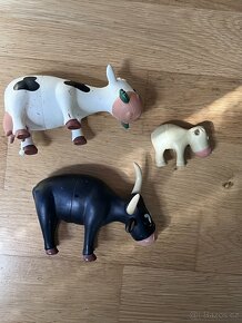 Figurky zvířat z edice “Život na statku” 3 kusy - kráva - 4