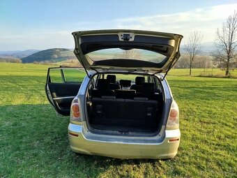 Toyota Corolla Verso - 4