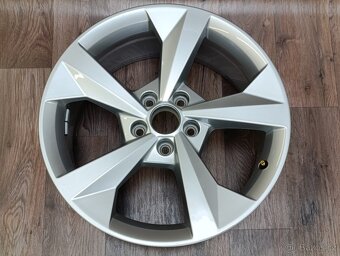 5x112 Audi A3 8Jx18 ET46 číslo 8Y0601025CP s1 alu disky - 4