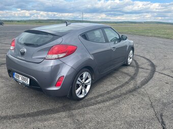 Hyundai Veloster - 4