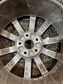 KUSOVÉ KOLO 245/40/18 - 4