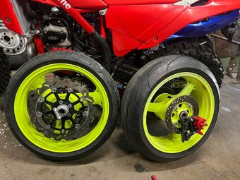 Kawasaki zx7r - 4