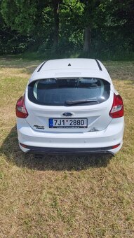 Ford Focus Mk3 1.6 TDCi (2012) – bílý hatchback, výborný sta - 4