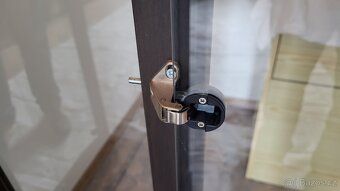Skleněné vitríny – 3 ks – elegantní provedení, podsvícené - 4